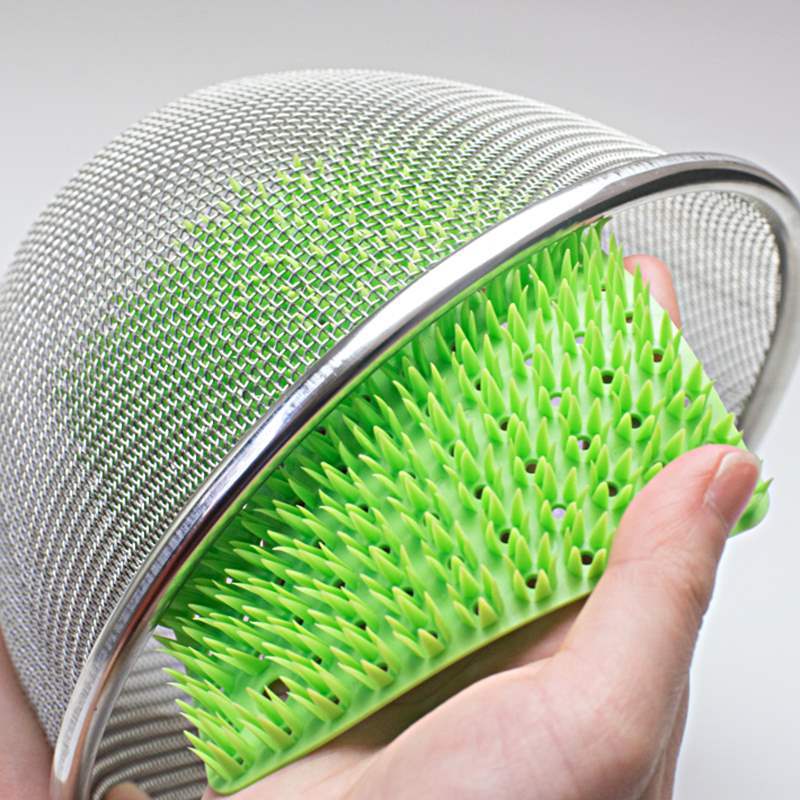 Smart Kitchen Brush – Cleans Every Crevice, in Carrots and Colanders